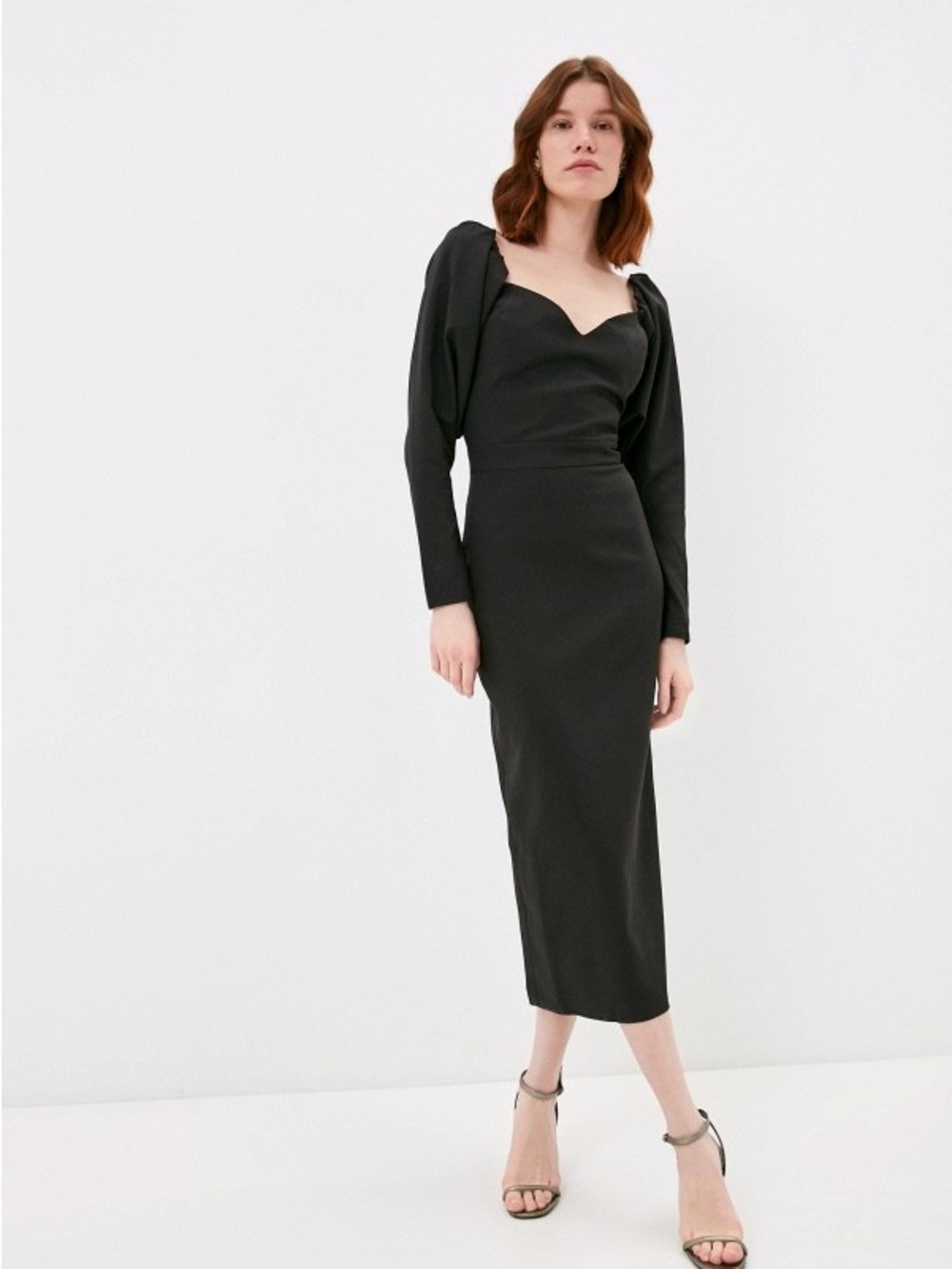 Elegant Black Midi Dress with Sweetheart Neckline